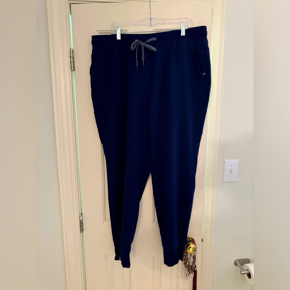 Women’s size 2x jogger scrub pants. New without tags. Navy blue